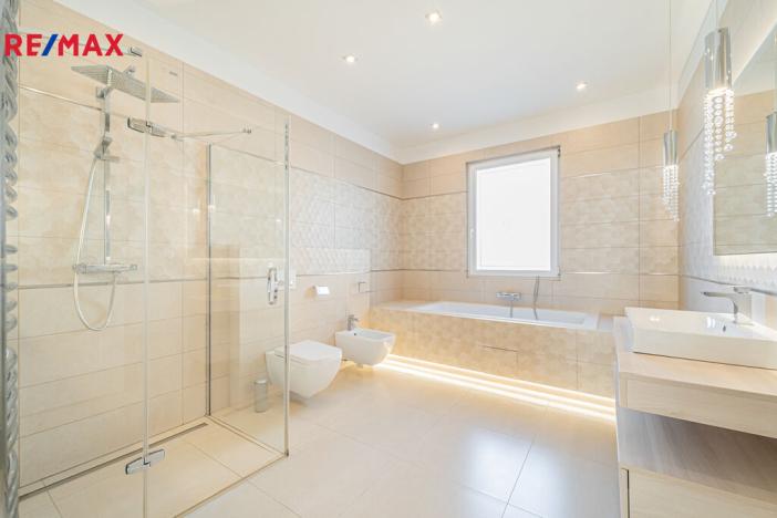 Prodej rodinného domu, Šestajovice, Myslivečkova, 389 m2