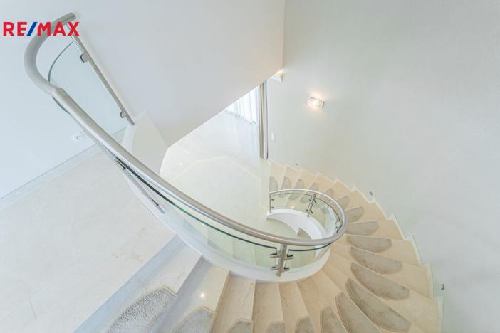 Prodej rodinného domu, Šestajovice, Myslivečkova, 389 m2