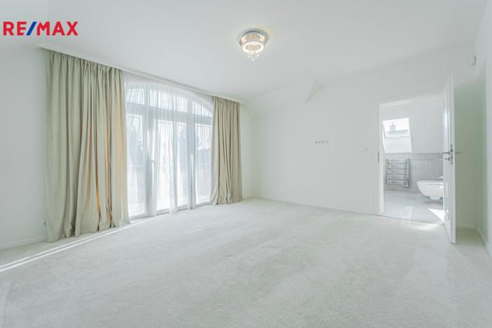 Prodej rodinného domu, Šestajovice, Myslivečkova, 389 m2