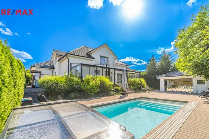 Prodej rodinného domu, Šestajovice, Myslivečkova, 389 m2