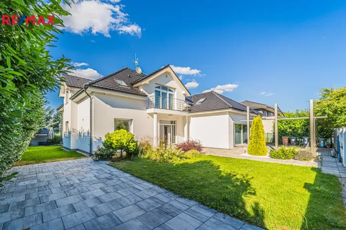 Prodej rodinného domu, Šestajovice, Myslivečkova, 389 m2