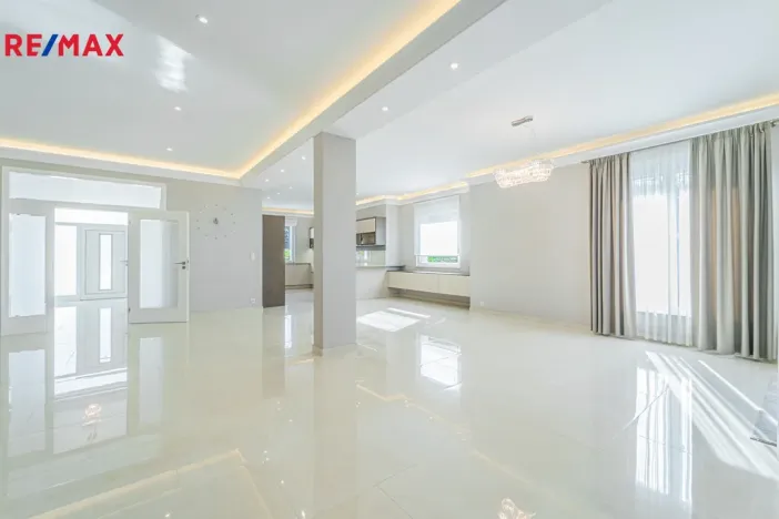 Prodej rodinného domu, Šestajovice, Myslivečkova, 389 m2