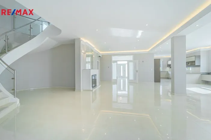 Prodej rodinného domu, Šestajovice, Myslivečkova, 389 m2