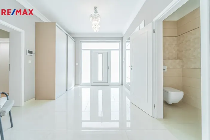 Prodej rodinného domu, Šestajovice, Myslivečkova, 389 m2