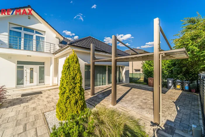 Prodej rodinného domu, Šestajovice, Myslivečkova, 389 m2