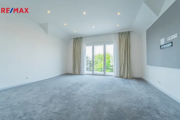 Prodej rodinného domu, Šestajovice, Myslivečkova, 389 m2