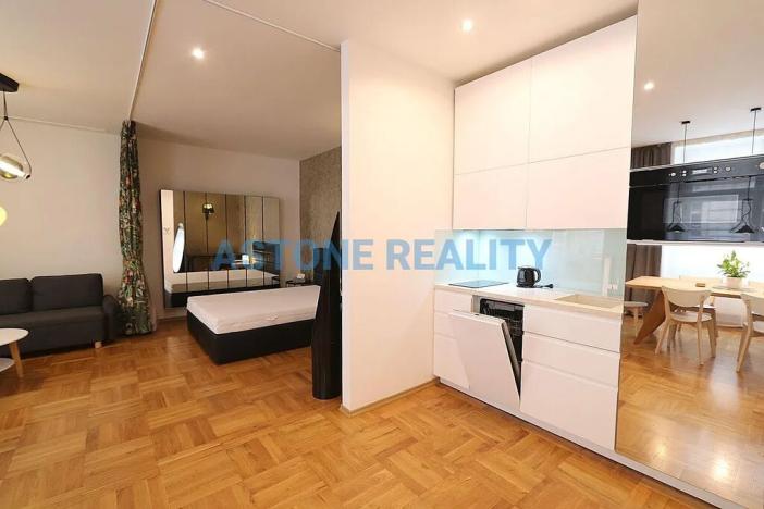 Pronájem bytu 1+kk, Praha - Vyšehrad, Neklanova, 54 m2