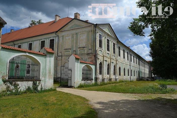 Prodej historického objektu, Hatín - Jemčina, 2500 m2