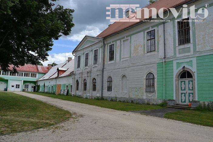 Prodej historického objektu, Hatín - Jemčina, 2500 m2