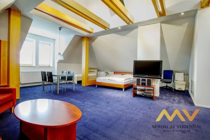 Pronájem bytu 1+kk, Hradec Králové, Malé náměstí, 98 m2