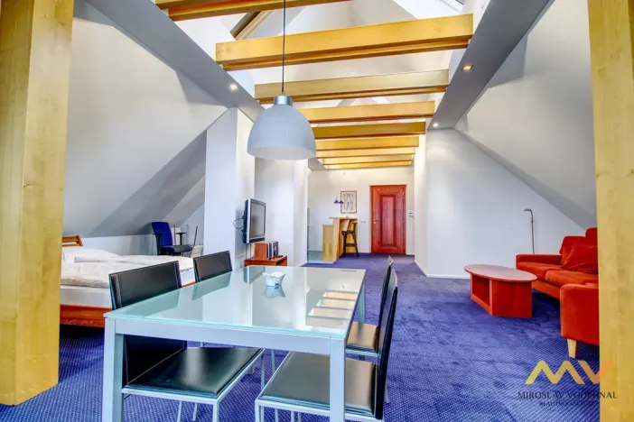 Pronájem bytu 1+kk, Hradec Králové, Malé náměstí, 98 m2