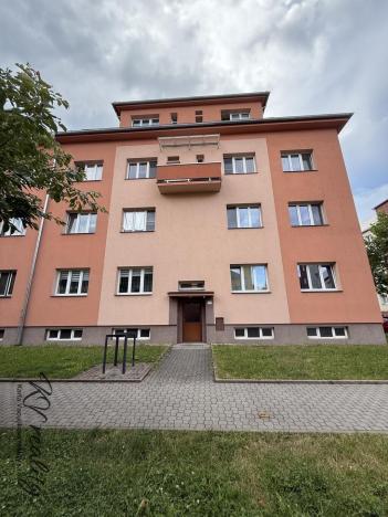 Prodej bytu 2+1, Vsetín, Na Kamencoch, 81 m2