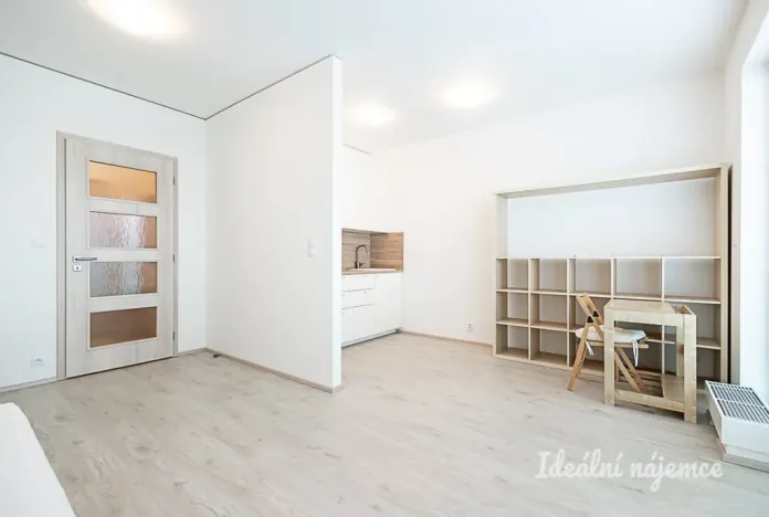 Pronájem bytu 1+kk, Praha - Letňany, Chlebovická, 33 m2