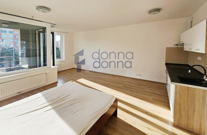 Pronájem bytu 1+kk, Praha, Pavla Beneše, 44 m2