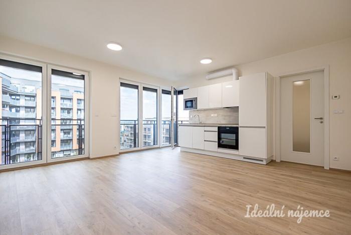 Pronájem bytu 1+kk, Praha - Háje, Sochorcova, 35 m2