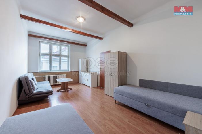 Prodej bytu 1+1, Karlovy Vary, K. Čapka, 36 m2