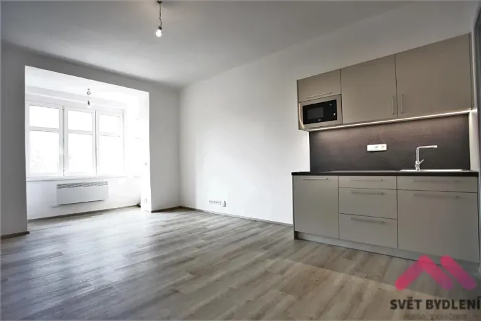 Pronájem bytu 1+kk, Praha - Dejvice, Zelená, 32 m2