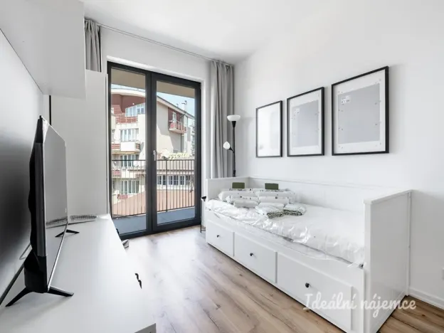 Pronájem bytu 1+kk, Praha - Kyje, Za černým mostem, 27 m2