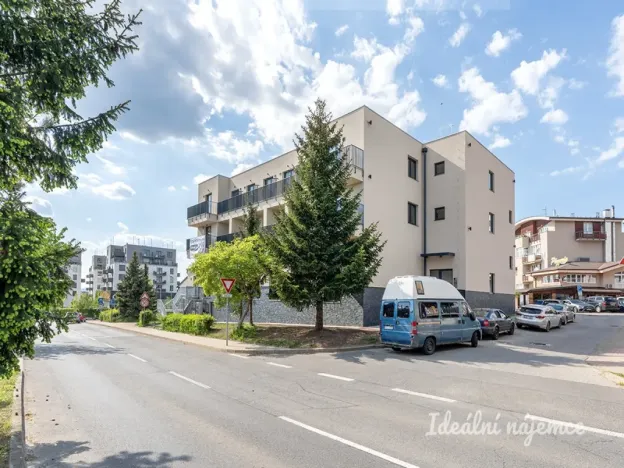 Pronájem bytu 1+kk, Praha - Kyje, Za černým mostem, 27 m2