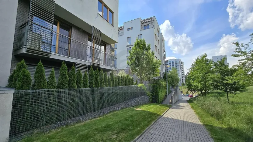 Pronájem bytu 2+kk, Praha - Hrdlořezy, Nad Smetankou, 65 m2