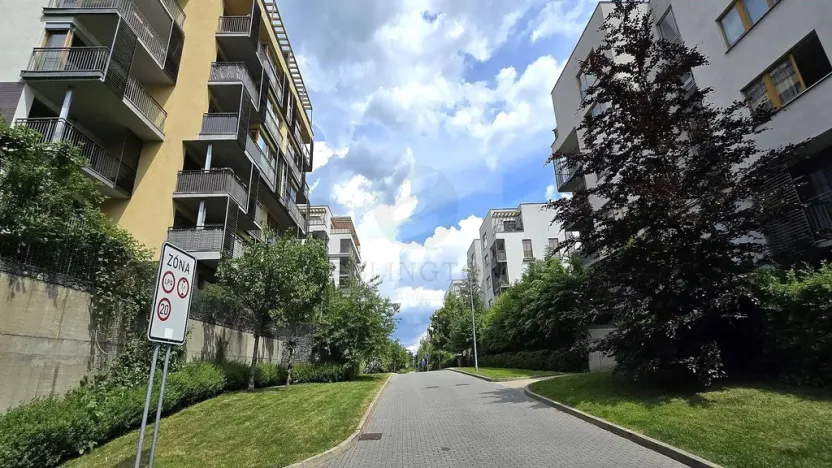 Pronájem bytu 2+kk, Praha - Hrdlořezy, Nad Smetankou, 65 m2