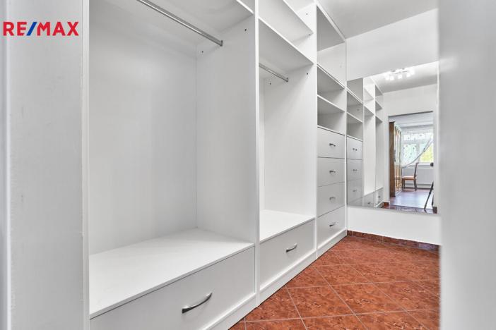 Prodej bytu 3+1, Karlovy Vary, Raisova, 118 m2