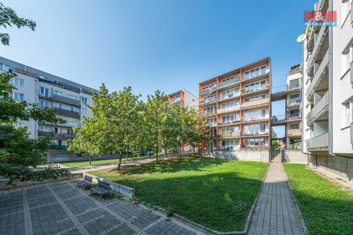 Prodej garážového stání, Praha, Názovská, 18 m2