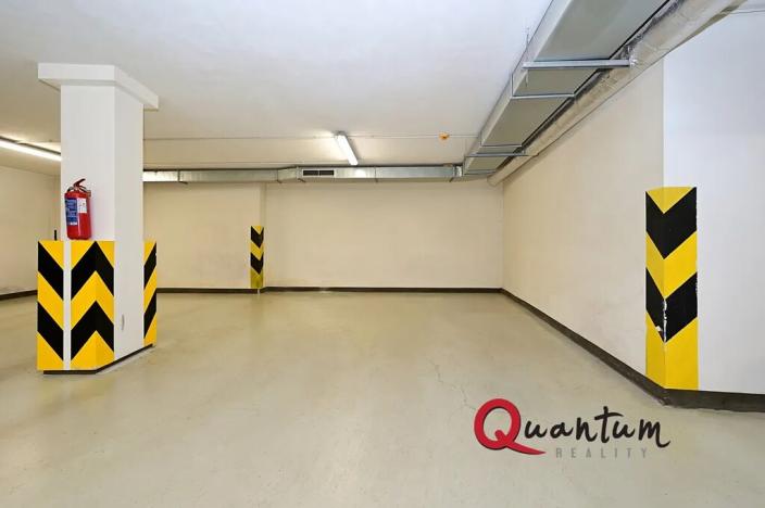 Pronájem garážového stání, Praha - Košíře, Musílkova, 12 m2