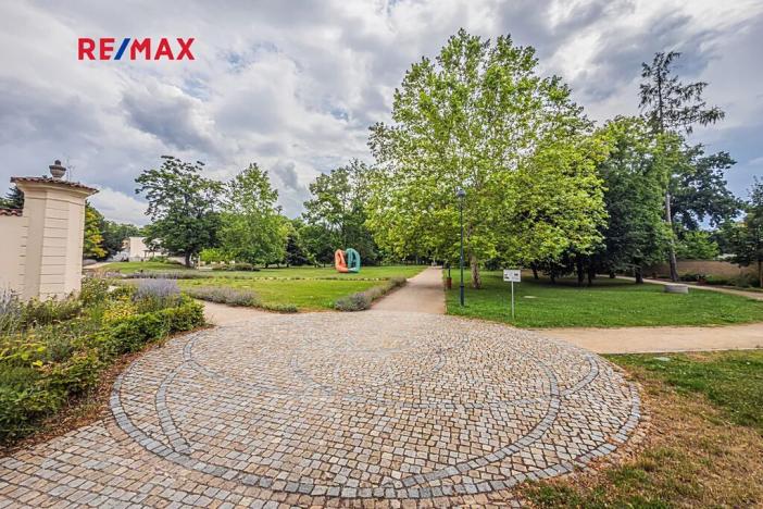 Prodej rodinného domu, Praha - Dolní Počernice, Listopadová, 302 m2