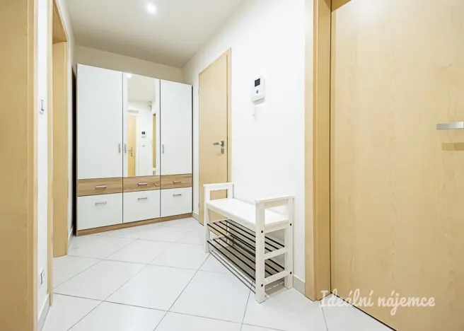 Pronájem bytu 2+kk, Praha - Žižkov, Olšanská, 69 m2