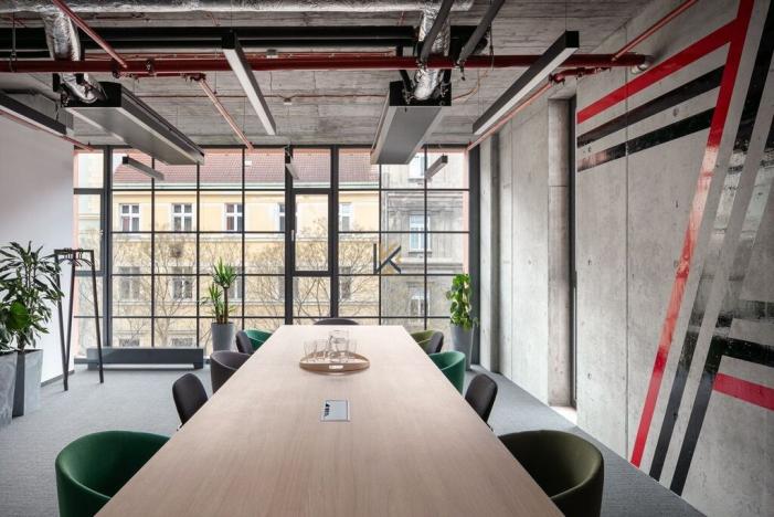 Pronájem kanceláře, Praha, Pernerova, 300 m2