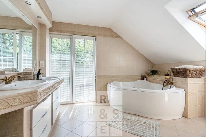 Prodej rodinného domu, Průhonice, Pod Valem II., 243 m2