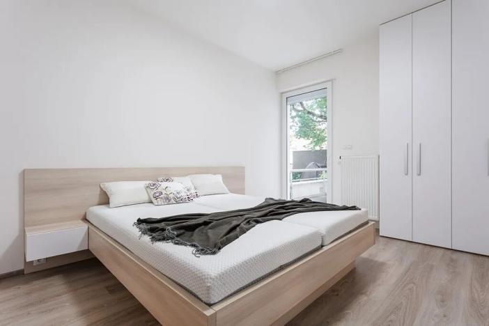 Pronájem bytu 2+kk, Praha - Vršovice, Petrohradská, 66 m2