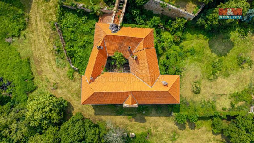 Prodej historického objektu, Zvoleněves, 5000 m2