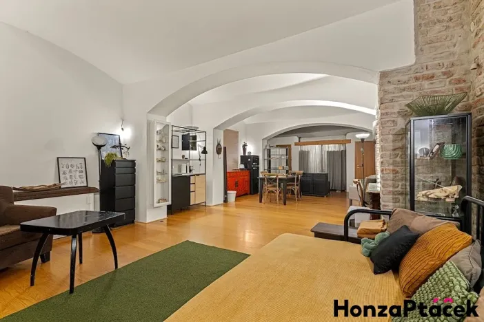 Prodej komerční nemovitosti, Praha - Nové Město, Dittrichova, 66 m2