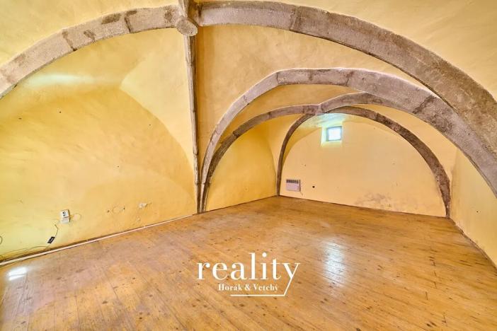 Pronájem obchodního prostoru, Znojmo, Horní náměstí, 31 m2