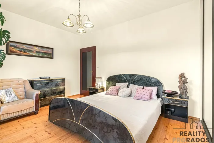 Prodej rodinného domu, Králův Dvůr - Křižatky, 240 m2