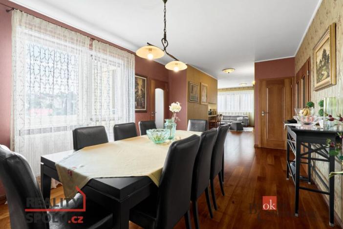 Prodej bytu 4+1, Karlovy Vary - Drahovice, Zbrojnická, 140 m2