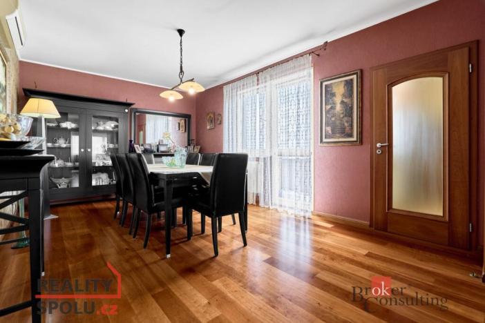 Prodej bytu 4+1, Karlovy Vary - Drahovice, Zbrojnická, 140 m2