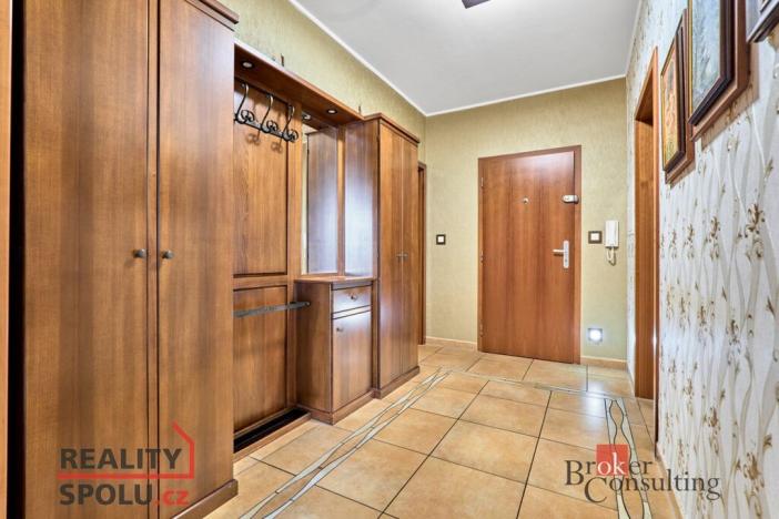 Prodej bytu 4+1, Karlovy Vary - Drahovice, Zbrojnická, 140 m2