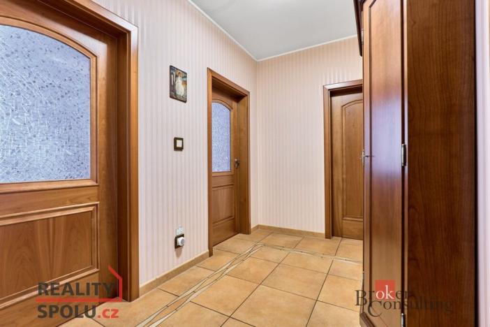 Prodej bytu 4+1, Karlovy Vary - Drahovice, Zbrojnická, 140 m2