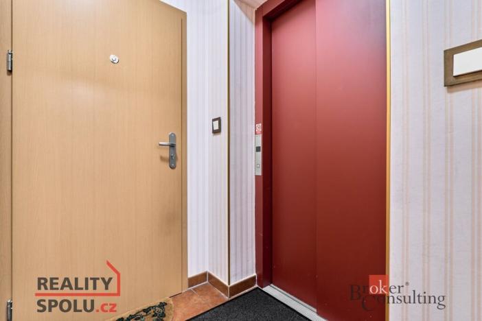 Prodej bytu 4+1, Karlovy Vary - Drahovice, Zbrojnická, 140 m2