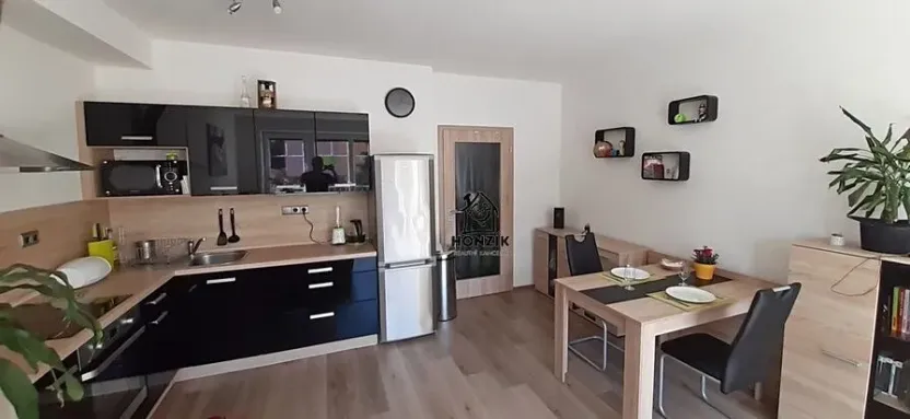 Prodej bytu 1+kk, Strančice, Náměstí Emila Kolbena, 37 m2