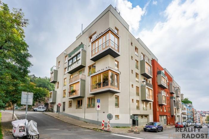 Prodej bytu 2+kk, Praha, Jeseniova, 56 m2