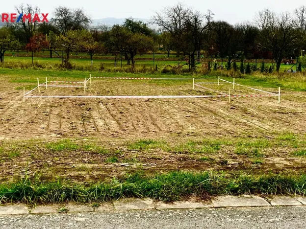 Prodej pozemku pro bydlení, Lazníky, 577 m2