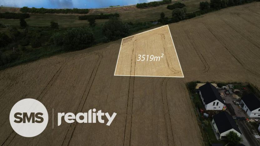 Prodej pole, Milovice, 3519 m2