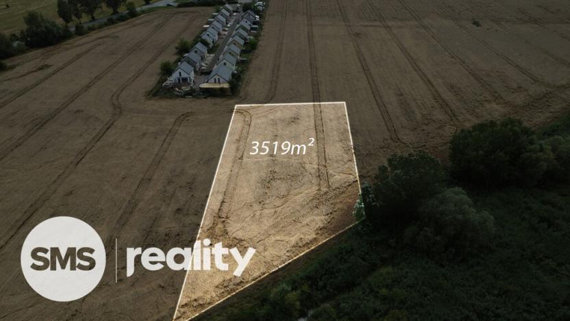 Prodej pole, Milovice, 3519 m2