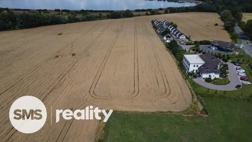 Prodej pole, Milovice, 3519 m2