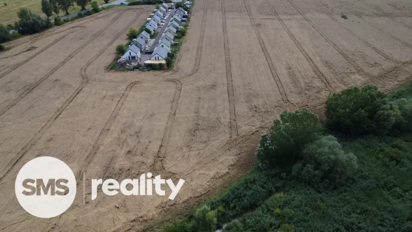 Prodej pole, Milovice, 3519 m2