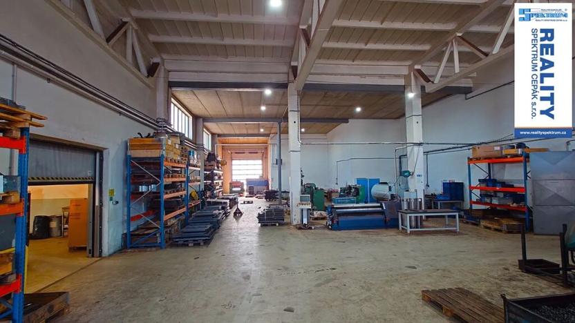 Pronájem výrobních prostor, Lišov, Hůrecká, 2357 m2